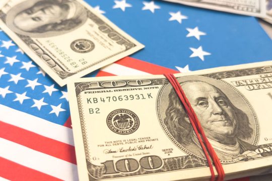 Μέτρια η ανάπτυξη στις ΗΠΑ, φωνές Τραμπ κατά Fed και Δημοκρατικών